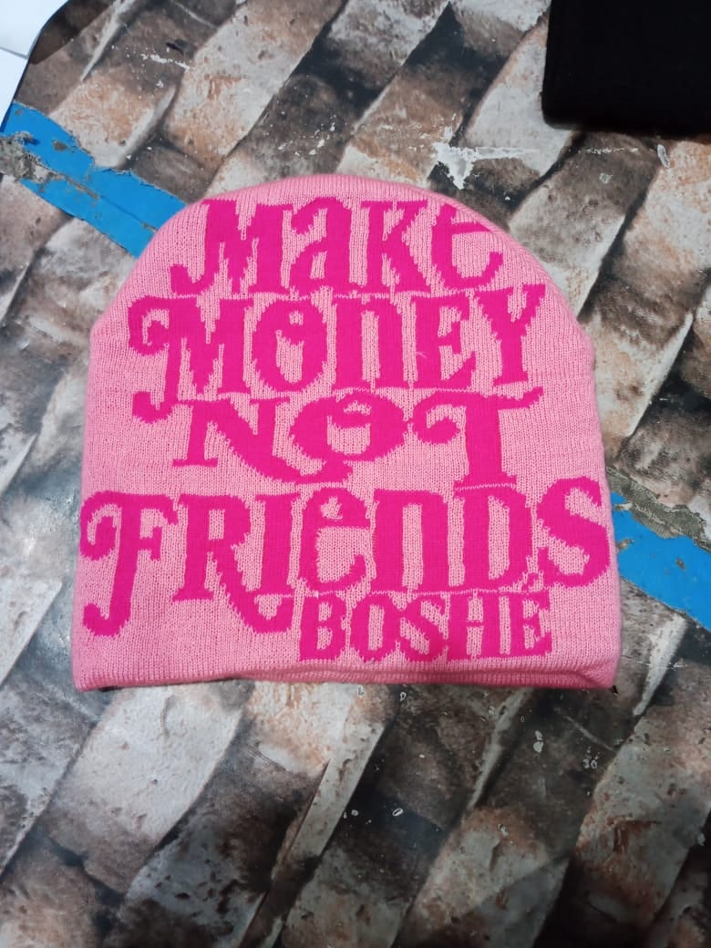Pink knitted beanie with jacquard slogan